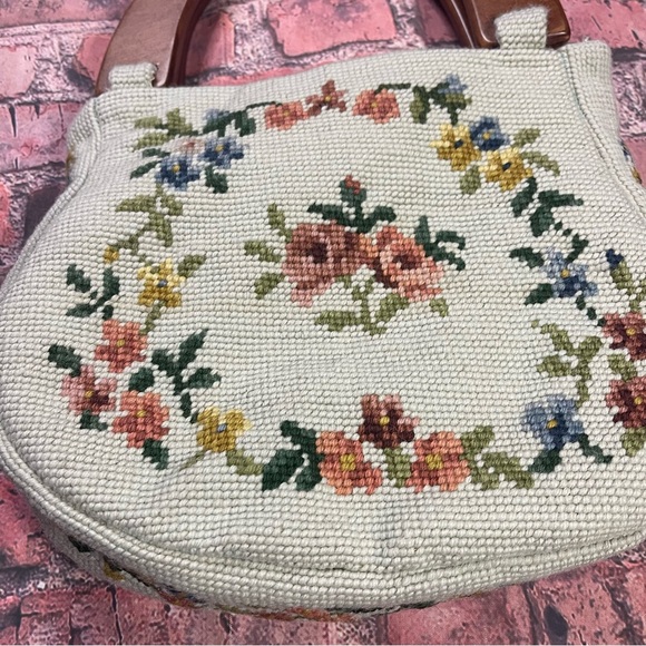 Vintage Handcrafted Floral Tapestry Handbag Needlepoint Cutch Bag Wooden Handle - Picture 2 of 14